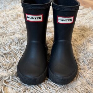 Hunter Black Matte Short Rubber Boots with Red Logo